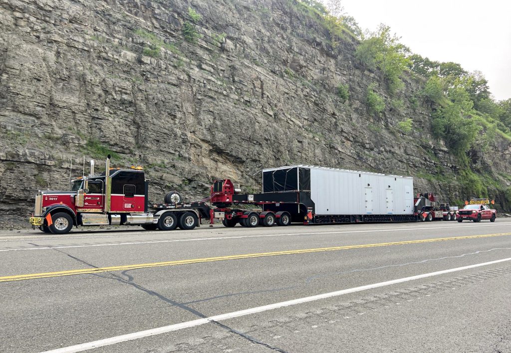 Specialized transportation equipment supporting an over-dimensional modular freight for AI Data center across North America. Part of our heavy haul fleet.